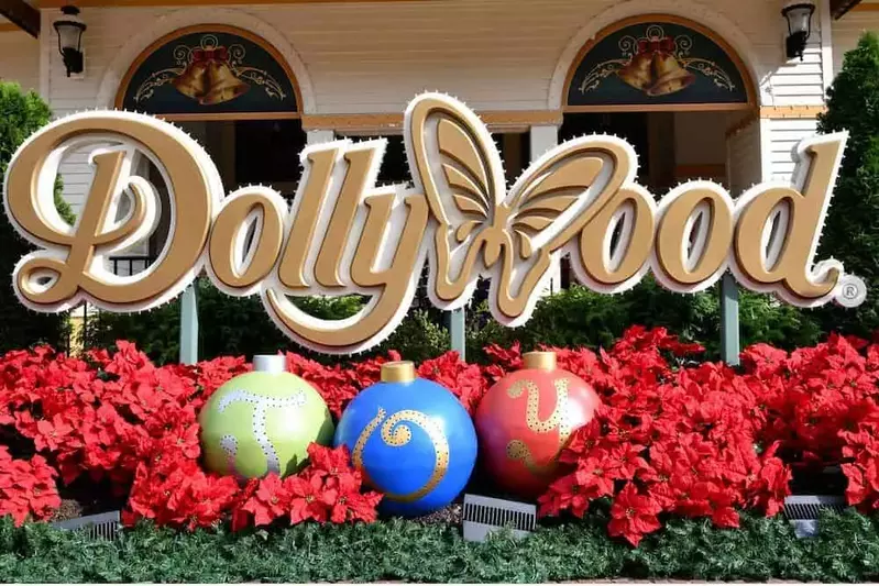 Dollywood Christmas Sign