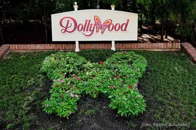 dollywood sign summer