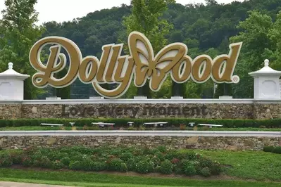 dollywood entrance sign