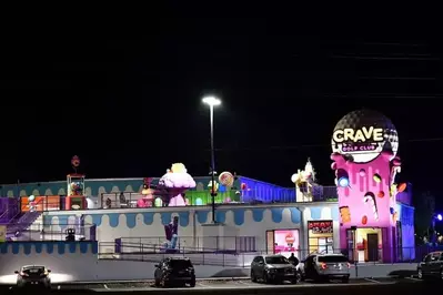 Crave Golf Club in Pigeon Forge at night.