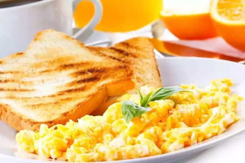 scrambled-eggs-coffee-breakfast