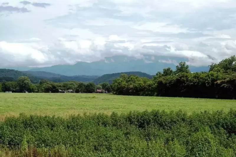 A beautiful photo of the mountains taken near our Pigeon Forge TN hotel.