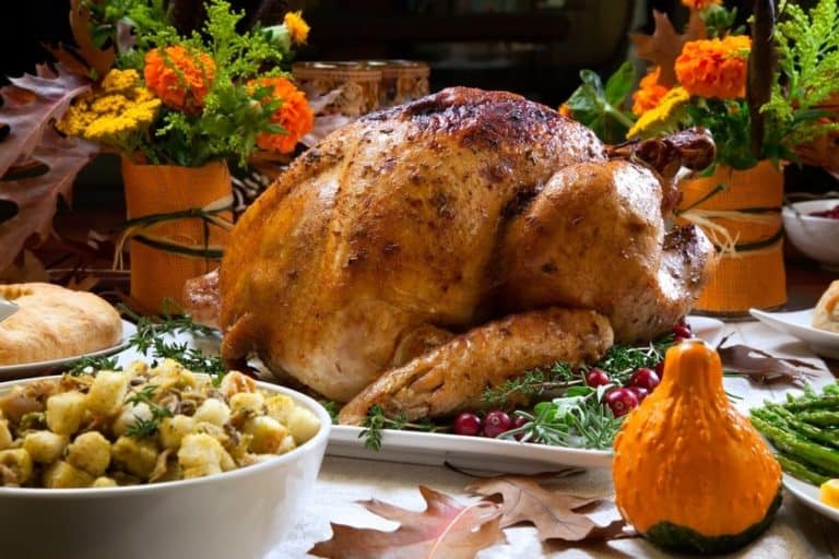 4 Restaurants Open on Thanksgiving Near Our Hotel in Pigeon Tennessee